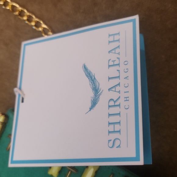 NWT Shiraleah Chicago Green beaded crossbody with gold long chain - Picture 3 of 8